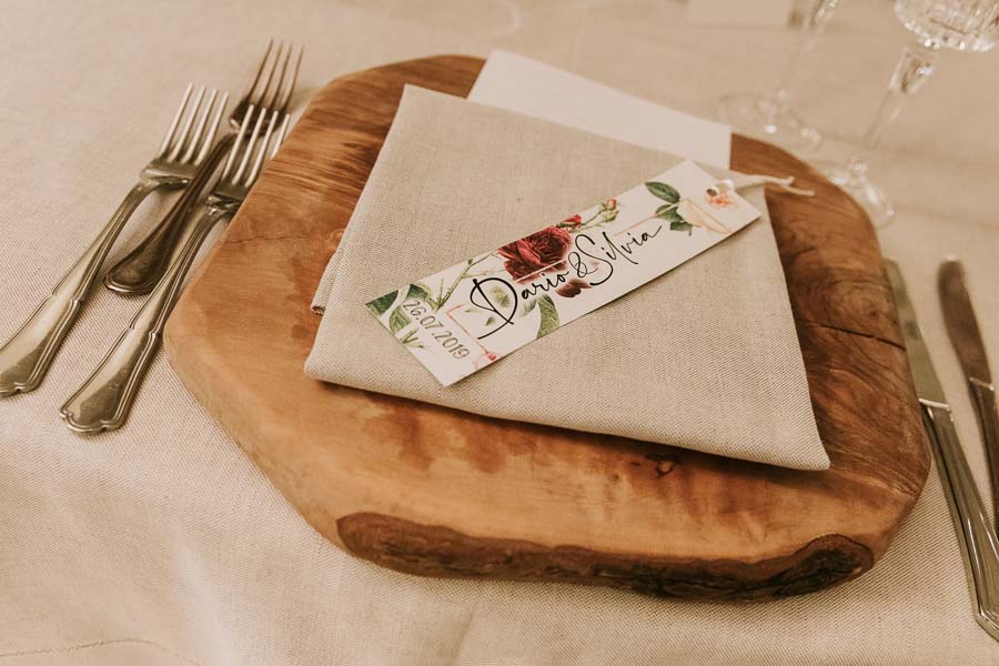 segnaposto sottopiatto legno cena matrimonio villa zaira maglie